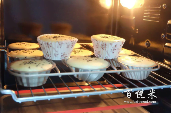 只用雞蛋和面粉做的無水脆皮蛋糕，快來試試是不是你小時(shí)候的味道